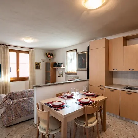 With Garden A Few Steps From The - Larihome A06 Apartman *